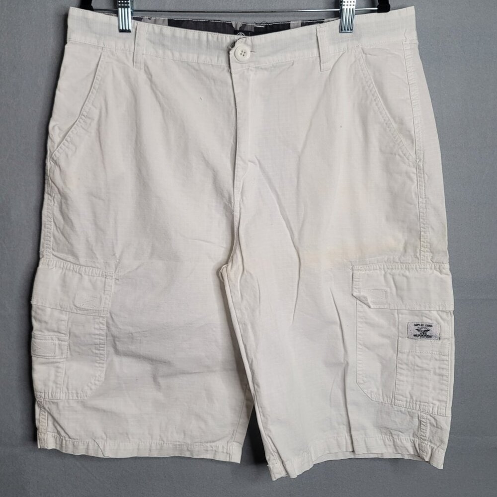 Akademiks White Flat Front Shorts Men's Size 38 x 13